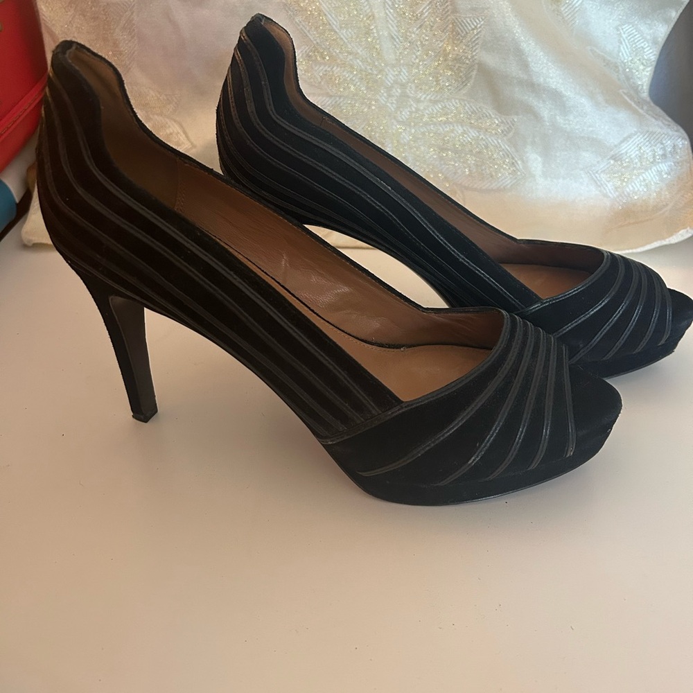 Elie Tahari Striped Black Suede Peep Toe Heels 39 1/2